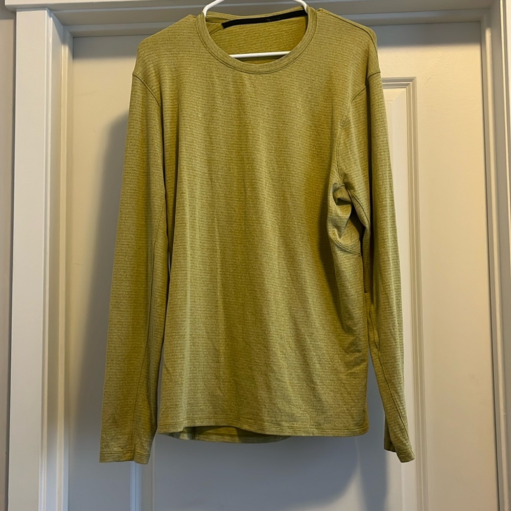 Men’s Lululemon shirt size L